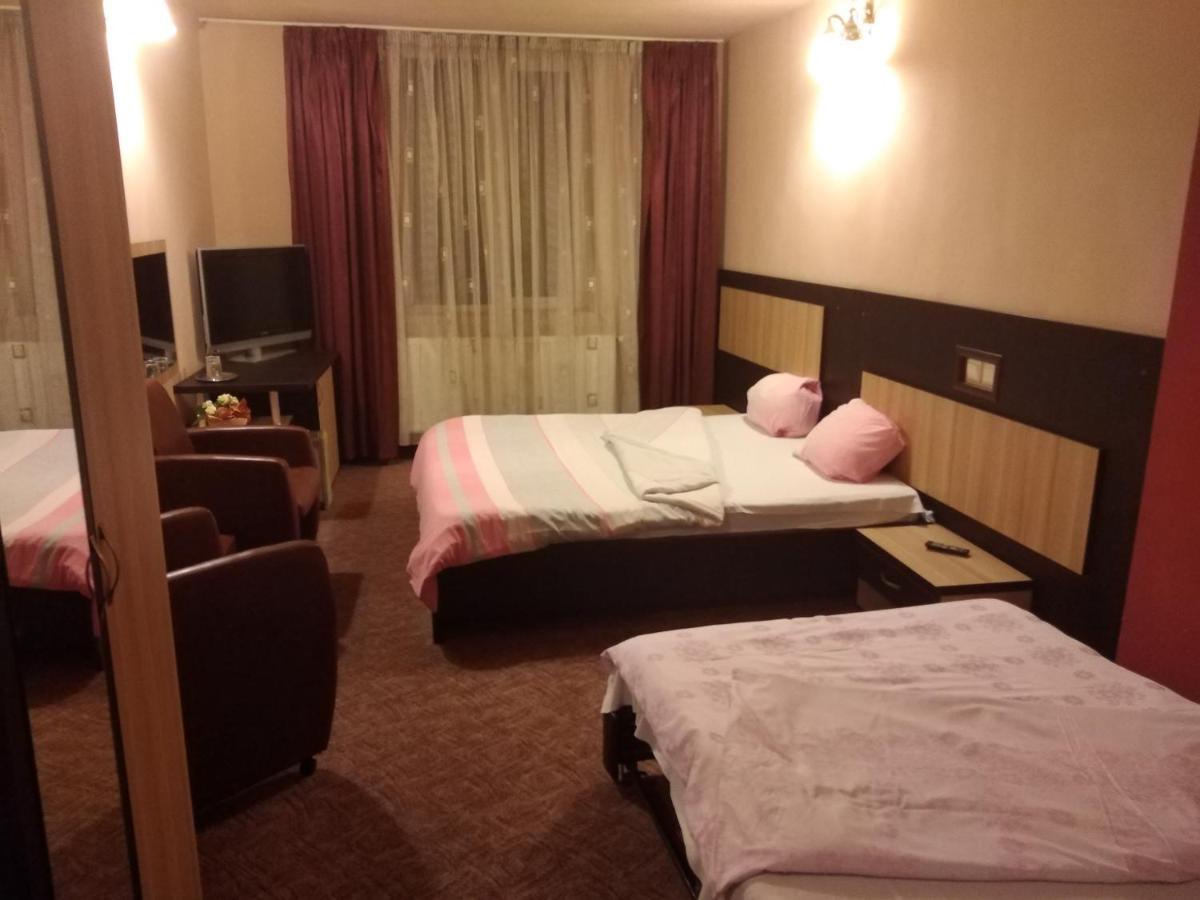 Club Nova Elite Hotel Făgăraş Zewnętrze zdjęcie